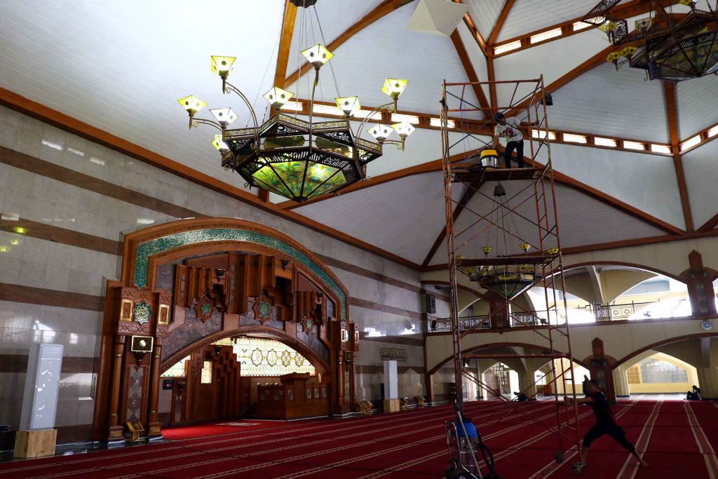 interior masjid pusdai bandung