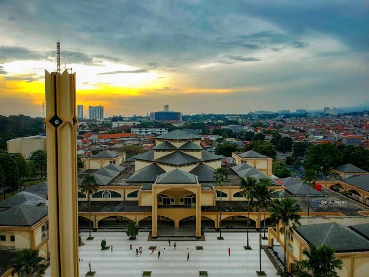sejarah masjid pusdai bandung