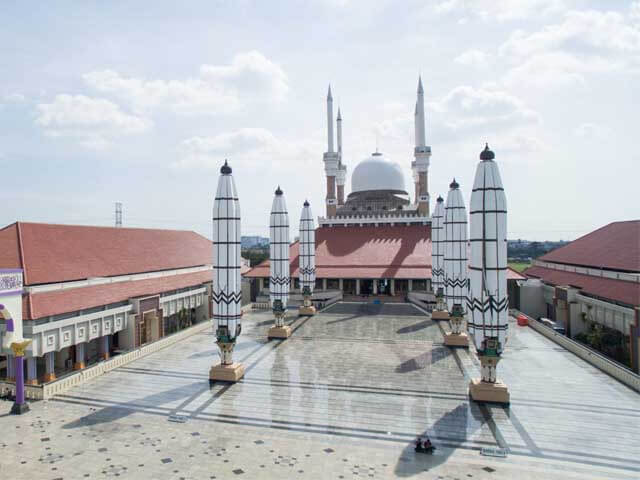 tampak depan masjid agung semarang