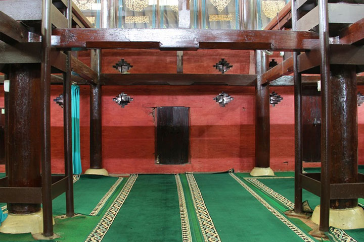 tampak dalam masjid agung cirebon
