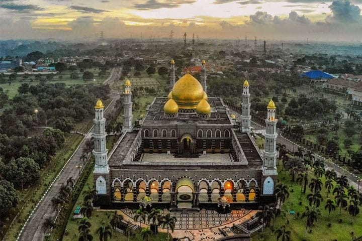 sejarah masjid kubah emas depok