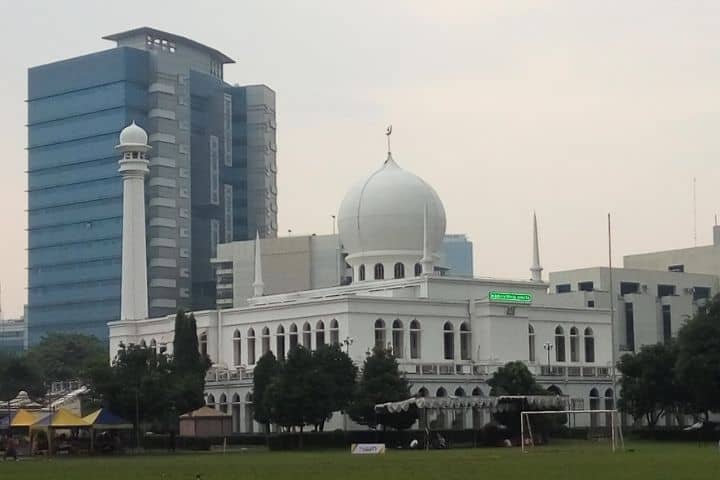 tampak luar masjid agun al azhar